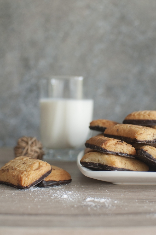 Bambino cajno pecivo sa prelivom sa ukusom vanile